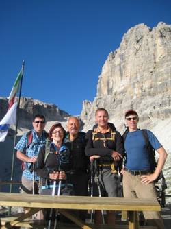Alle Teilnehmer
Leiter an der Nivesscharte
Gegenverkehr im Klettersteig
Pisciaduhütte