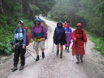 Wandergruppe am Tegelberghaus
Rast am Feigenkopf
Hüttenabend in der Kenzenhütte
Wo sind die Gemsen?
Der Abstieg im Regen
Die Schlösser Neuschwanstein und Hohenschwangau