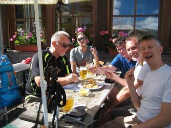 Gruppenfoto Hüttentour
Kaiserschmarrn auf der Schwarzenberghütte
Schwimmen im Schrecksee