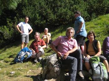 Gruppenfoto vor toller Kulisse
Rast nach dem Aufstieg durch die Bärenfalle
Gemütlicher Hüttenabend
Die Vajolettürme
Prächtige Ausblicke unterwegs Gruppenfoto vor toller Kulisse
Rast nach dem Aufstieg durch die Bärenfalle
Gemütlicher Hüttenabend
Die Vajolettürme
Prächtige Ausblicke unterwegs