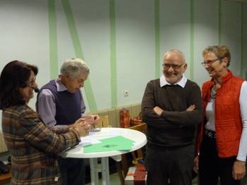 Ausgezeichnet mit der Deutschen Wandernadel
Geehrt von Gudrun Meier und Dieter Tetzlaff für langjährig aktive Mitarbeit wurden Berndt und Birgit Geiß (v. l.)