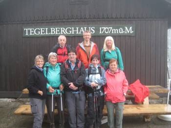 Wandergruppe am Tegelberghaus
Rast am Feigenkopf
Hüttenabend in der Kenzenhütte
Wo sind die Gemsen?
Der Abstieg im Regen
Die Schlösser Neuschwanstein und Hohenschwangau