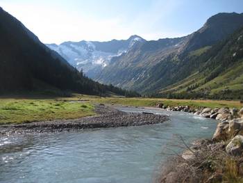 Krimmler Wasserfälle
Gruppenfoto
Krimmler Achental
Abstieg von der Richterhütte
Pferde im Schnee an der Rainbachalm