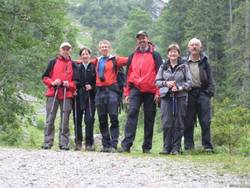 Gruppenbild
Blick ueber Mittenwald
Rast auf der Mittenwalder Huette
Soiernseen mit Soiernhaus
Schlafen auf im Soiernhaus
Soiernspitze