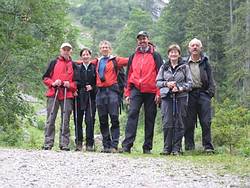 Gruppenbild
Blick ueber Mittenwald
Rast auf der Mittenwalder Huette
Soiernseen mit Soiernhaus
Schlafen auf im Soiernhaus
Soiernspitze